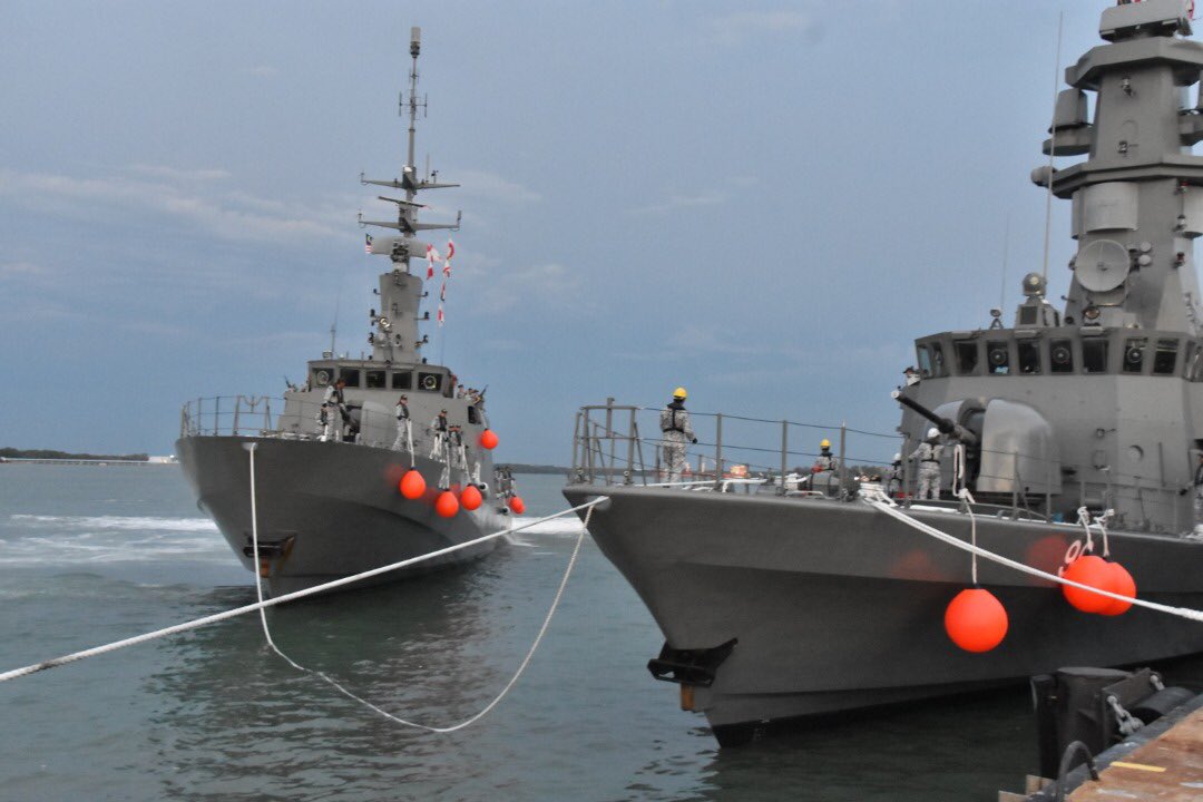 MPA_Barat's tweet photo. Welcome to Lumut Naval Base, RSS TENACIOUS, RSS VIGILANCE & RSS FREEDOM from Republic Singapore Navy. The harbour phase for #MALAPURA2018 is about to kickoff tomorrow!
#NavyNews
#DefenceDiplomacy https://t.co/YvaSoqyi8J