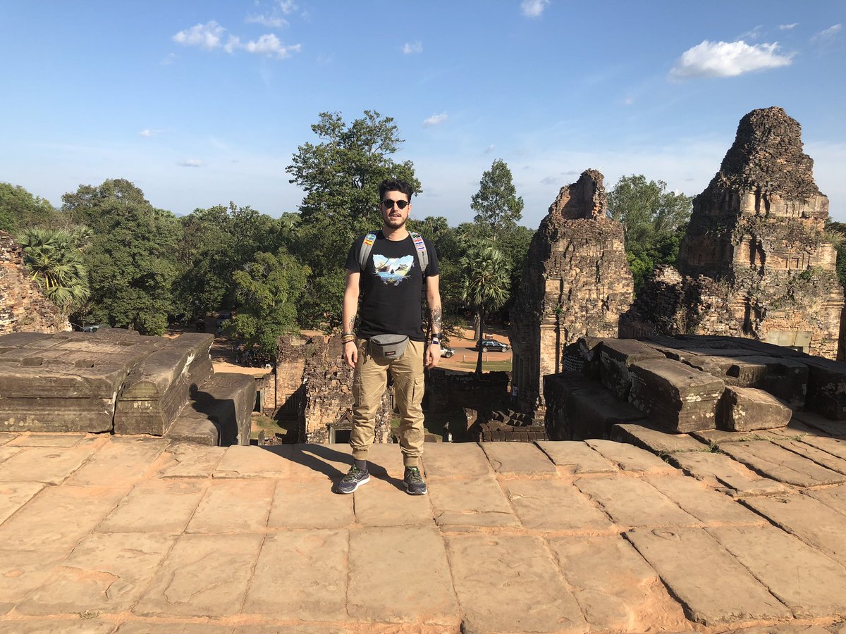 GuerPaul's tweet photo. E anche in Cambogia 🇰🇭 abbiamo portato @ilGatto92, che spettacolo. Ficcanza in cambogiana abbondanza. 🇰🇭 https://t.co/h2kniqUp43