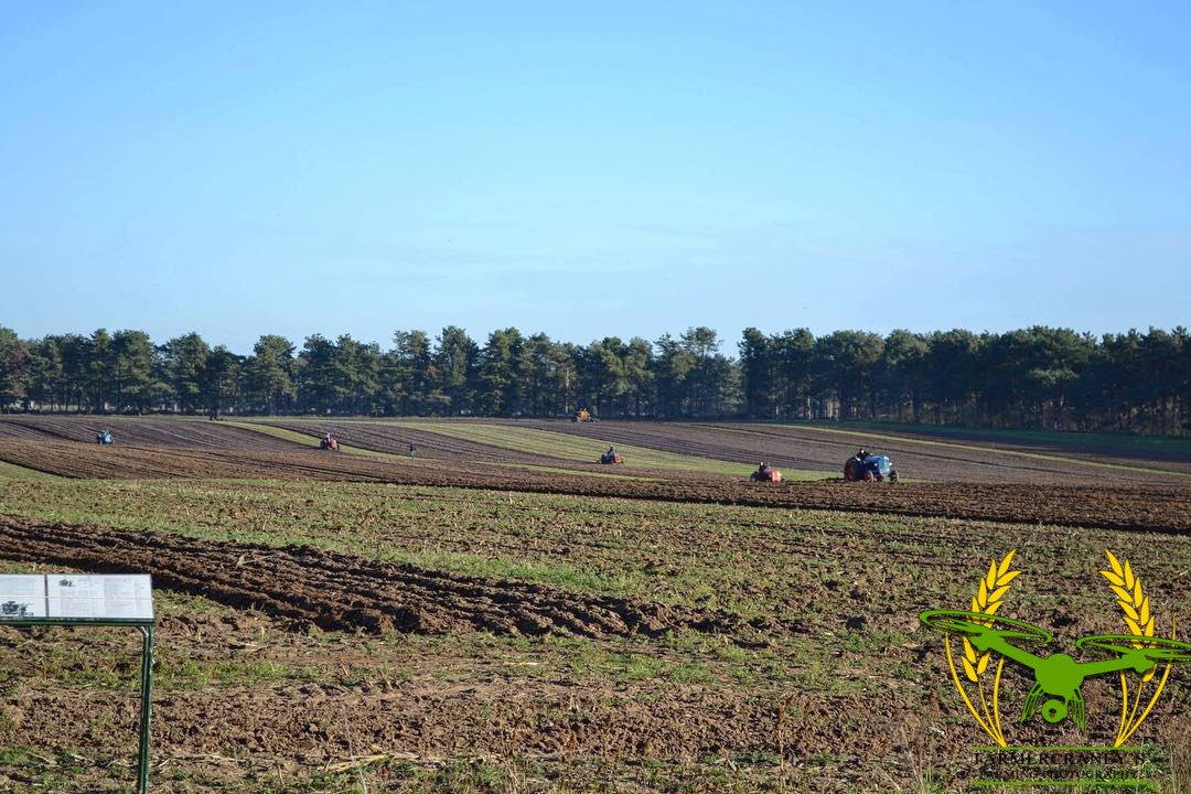 Vintage tractors at the Wantisden Valley Christmas Fair last weekend 🚜🎄🎅🏽 #wantisdenvalley #Christmasfair #tractorploughing <a href="/WantisdenHallFa/">WantisdenHallFarms</a>