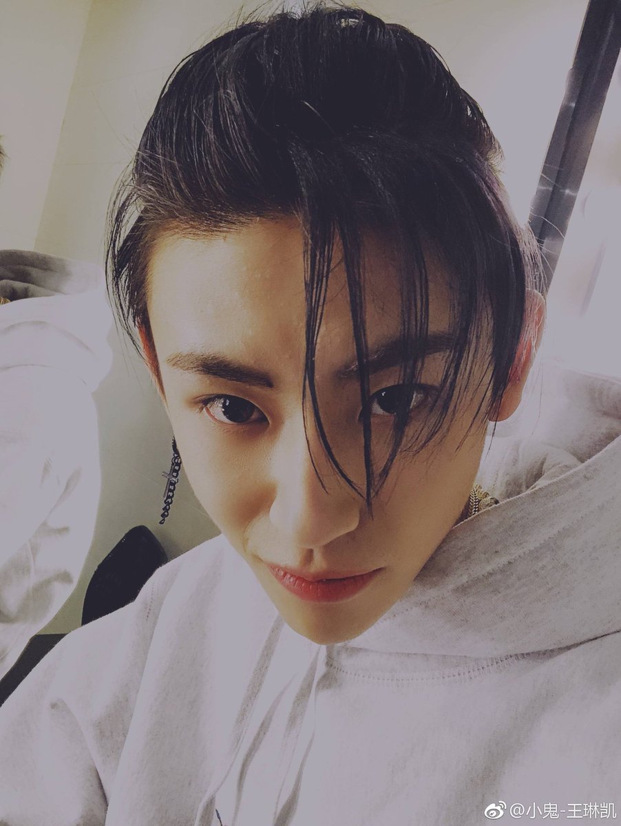 XiaoguiTH's tweet photo. 18.10.31 🌟
XIAOGUI Weibo Update |

yayaya การแสดงจบแล้ว! วันนี้หล่อ skr มาก เสียวกุ่ยพยายามต่อไปนะ!

#Xiaogui #小鬼 #王琳凯 #小鬼王琳凯 #LilGhost #เสียวกุ่ย #NINEPERCENT https://t.co/lshKgbNUny