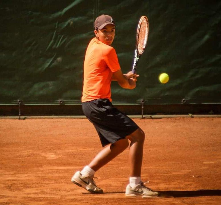 lattenis's tweet photo. 🏆🏆 El antioqueño Lucas González dominó el Torneo Junior #Cosat #GRADO4 de Bucaramanga al ganar doble título (sencillos y dobles) cat. 16 años
#TalentoLattenis #TeEntrenamosParaGanar https://t.co/OSXh00pYPg