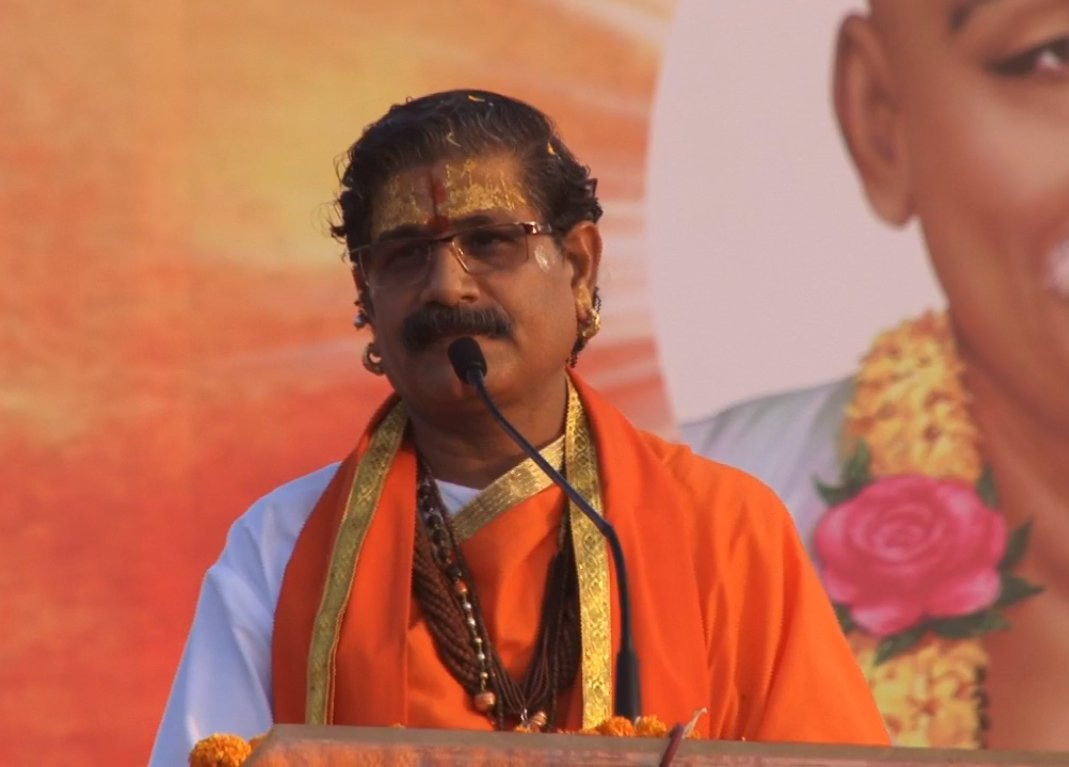 MddNagpur's tweet photo. अयोध्या में रामजन्मभूमि पर भव्य श्रीराम मंदिर निर्माण के संघर्ष हेतु शंखनाद करते हुए श्रीदेवनाथ पीठाधीश्वर परम पूजनीय आचार्य श्री जितेन्द्रनाथ महाराज ! जय श्रीराम | जय जय श्रीराम ! https://t.co/ADksra4HC8