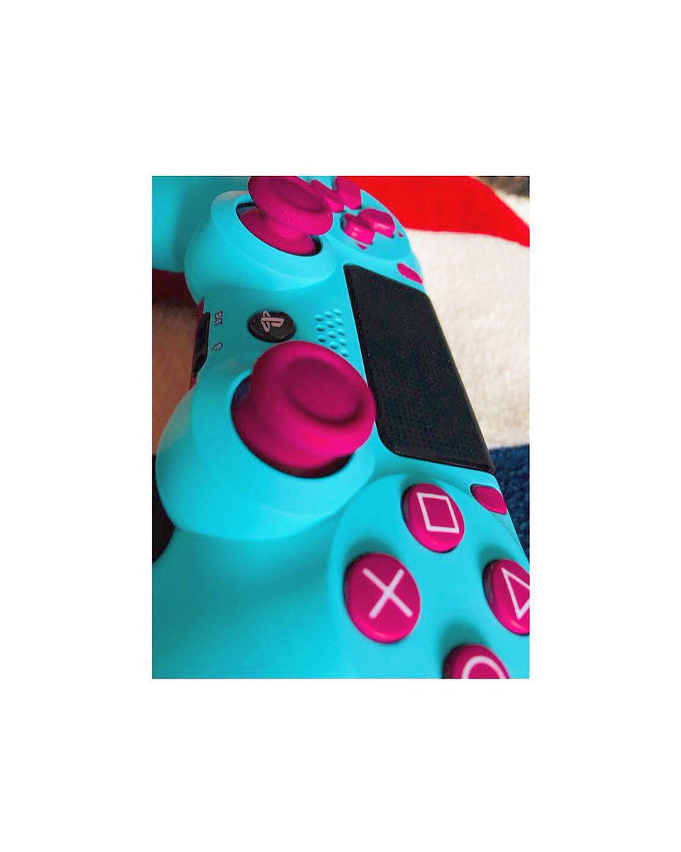 Meytiri's tweet photo. Berry Blue #berryblue #ps4 @Sony @PlayStation #controllerps4 https://t.co/k9hwaxF9b7