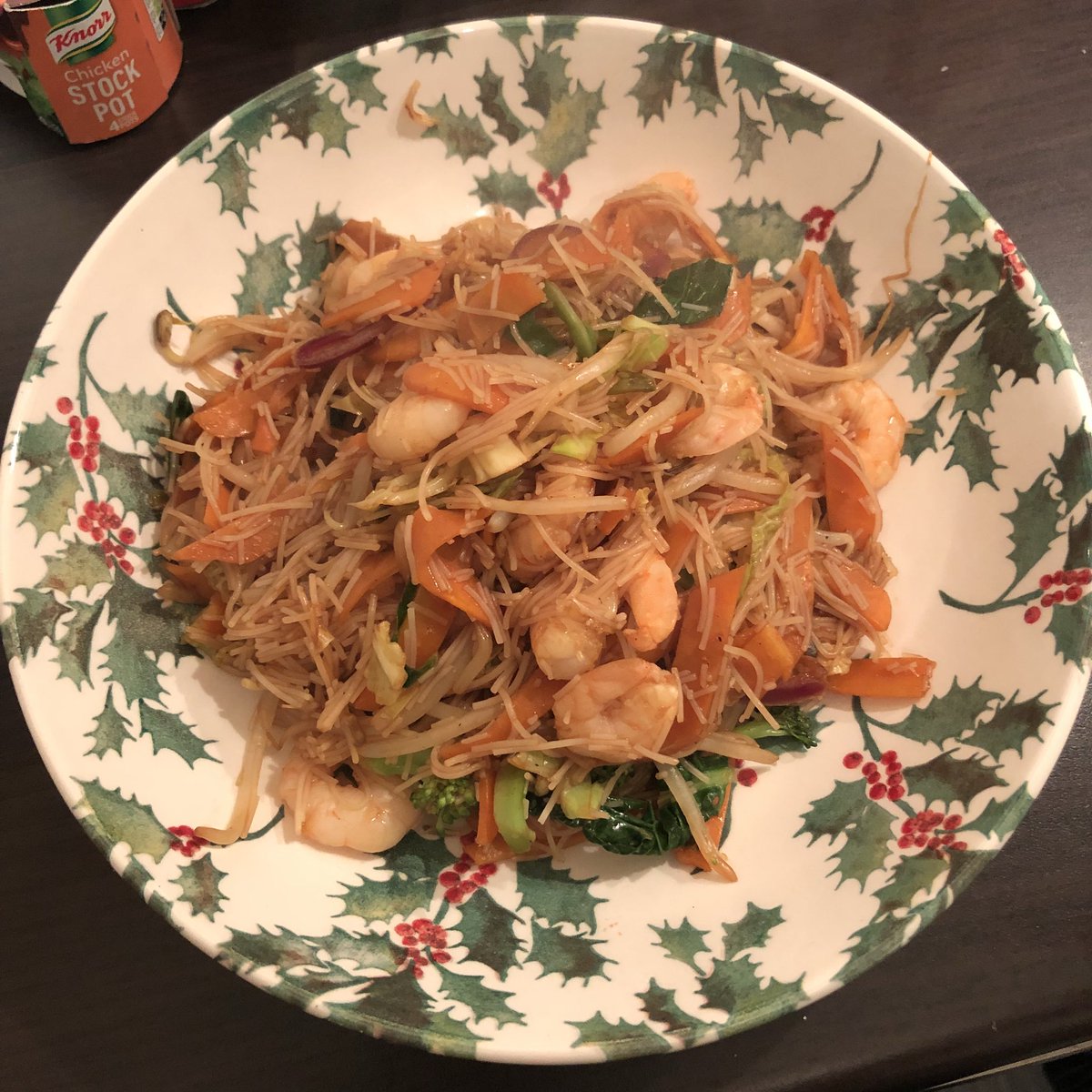 featherstone_sw's tweet photo. Speedy @SlimmingWorld stir fry for tea last night with some bargains from @marksandspencer 🥗 #slimmingworld #healthyeating https://t.co/2v0bOOS7JN