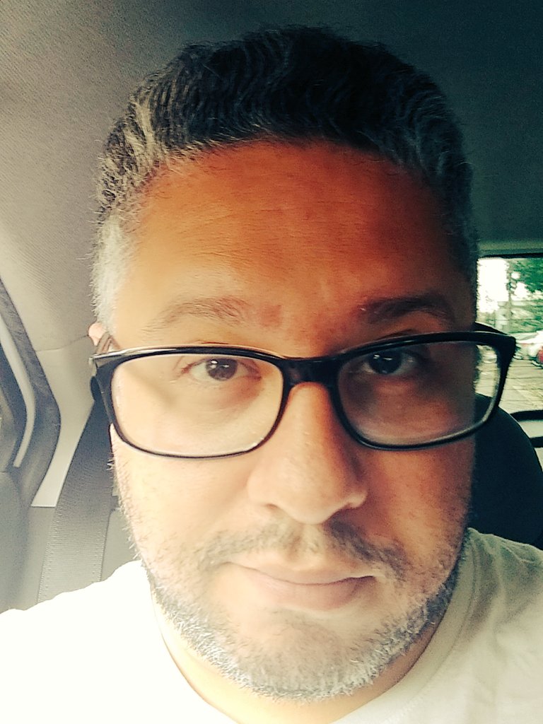 gontafelix's tweet photo. Toooooodo domingo de manhã uma #uberselfie indo pro terreiro!
Vamo lá, SALVE O POVO DA BAHIA!
É DA BAHIA MEU PAI!
#SALVEAUMBANDA https://t.co/atZ5hJ2LOL