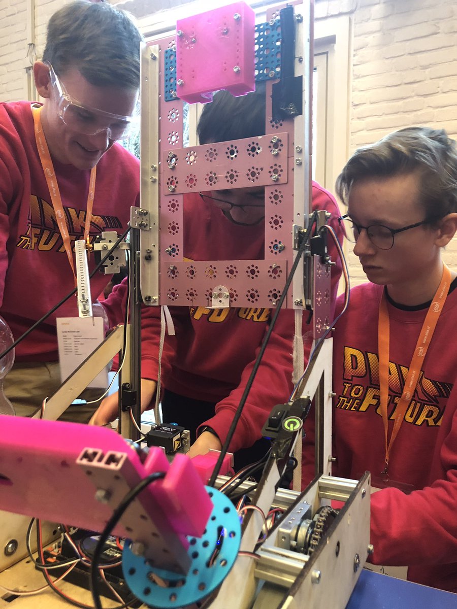 PinktotheFuture 3954 tweet media