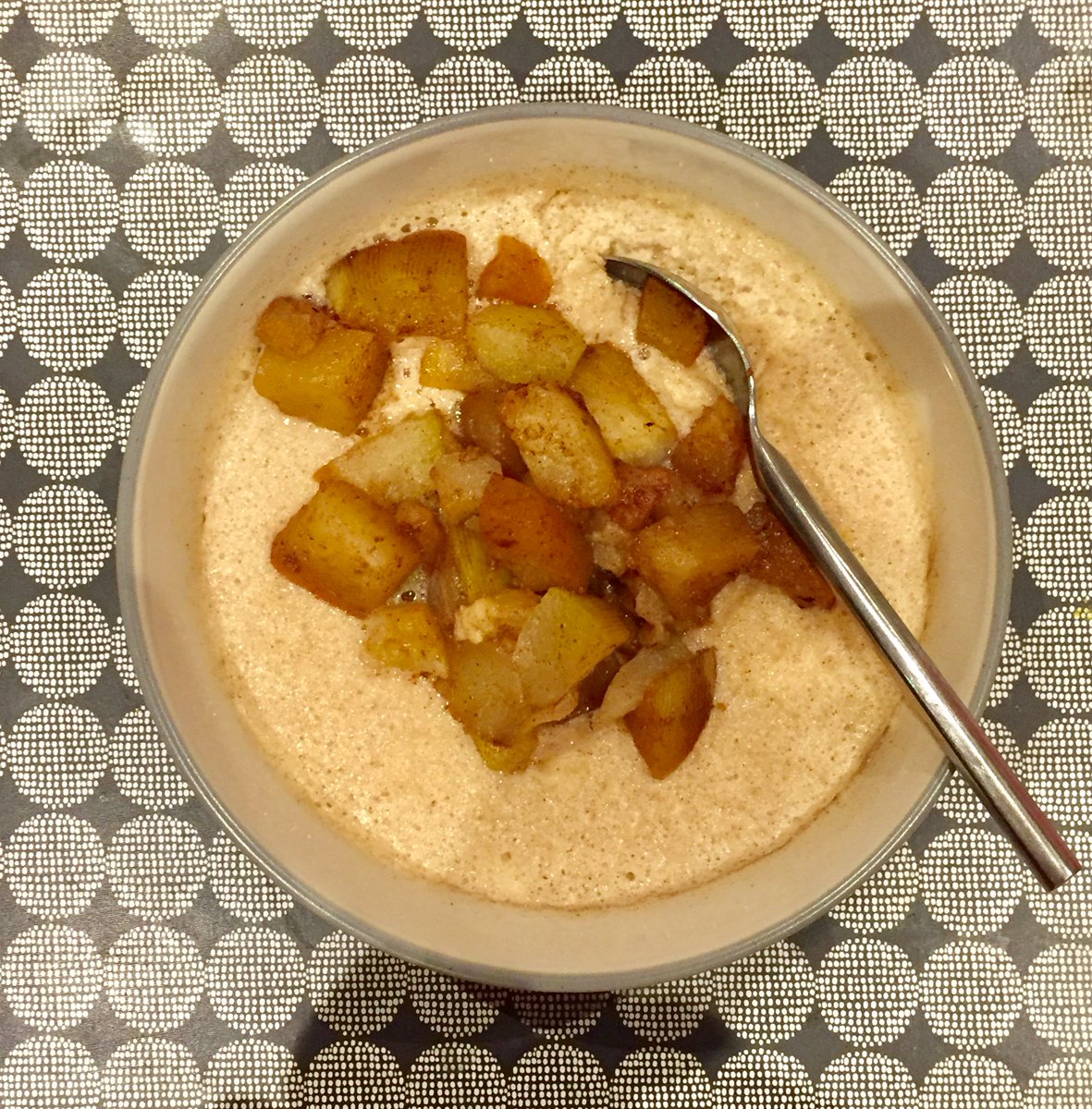 TReat_ge's tweet image. What to eat on such a cold Sunday morning? How about #lowcarb #sugarfree high protein #cauliflower rice porridge with cinnamon stewed chayote.  Super filling home comfort foods!