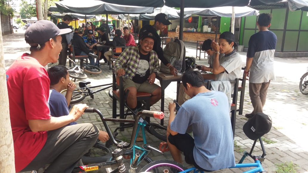 tritriposeur's tweet image. Untuk kesekian kalinya, thank a lot #projamid for always support us !