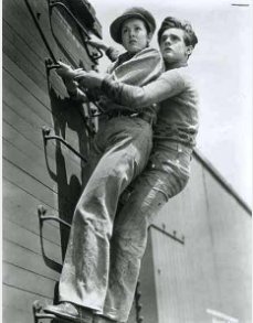IKnewThemWell's tweet photo. Dorothy Coonan Wellman #BOTD
Wild Boys of the Road – William Wellman, Dir. (1933)

As Sally (disguised as a boy) &amp; Eddie (Frankie Darro) up on the side of a train car.
Wonderful #underseen movie about desperate kids forced to #ridetherails looking for work during the #depression. https://t.co/hnWaVHdxYI