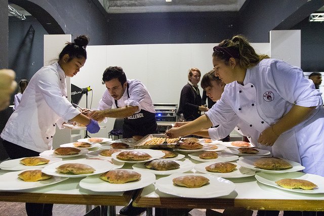 centroELIS's tweet photo. Le nostre ragazze di #safiELIS hanno partecipato all'evento enogastronomico #Excellence2018. 3 giorni di lavoro frenetico ed entusiasmante tra #foodinnovation e #chefstellati.
Qui alcuni scatti dell'evento: https://t.co/VSqBqxHCKH https://t.co/tEWp1FjRUr
