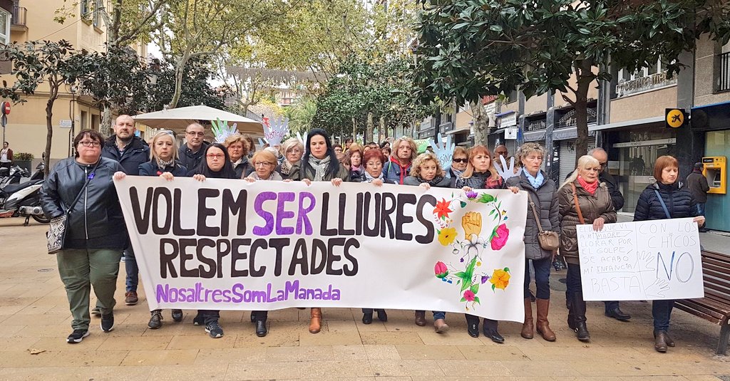 JordiMonros's tweet photo. #Onsomelshomes? Sempre junts al costat de les persones. Tots plegats treballant per eliminar la violència de gènere.
#NoésNo
#NiUnaMenys
#LliuresISensePor
#SumemTots
#SumemTotes
💜💛💜💛💜💛💜 https://t.co/k0FyUnBTBj