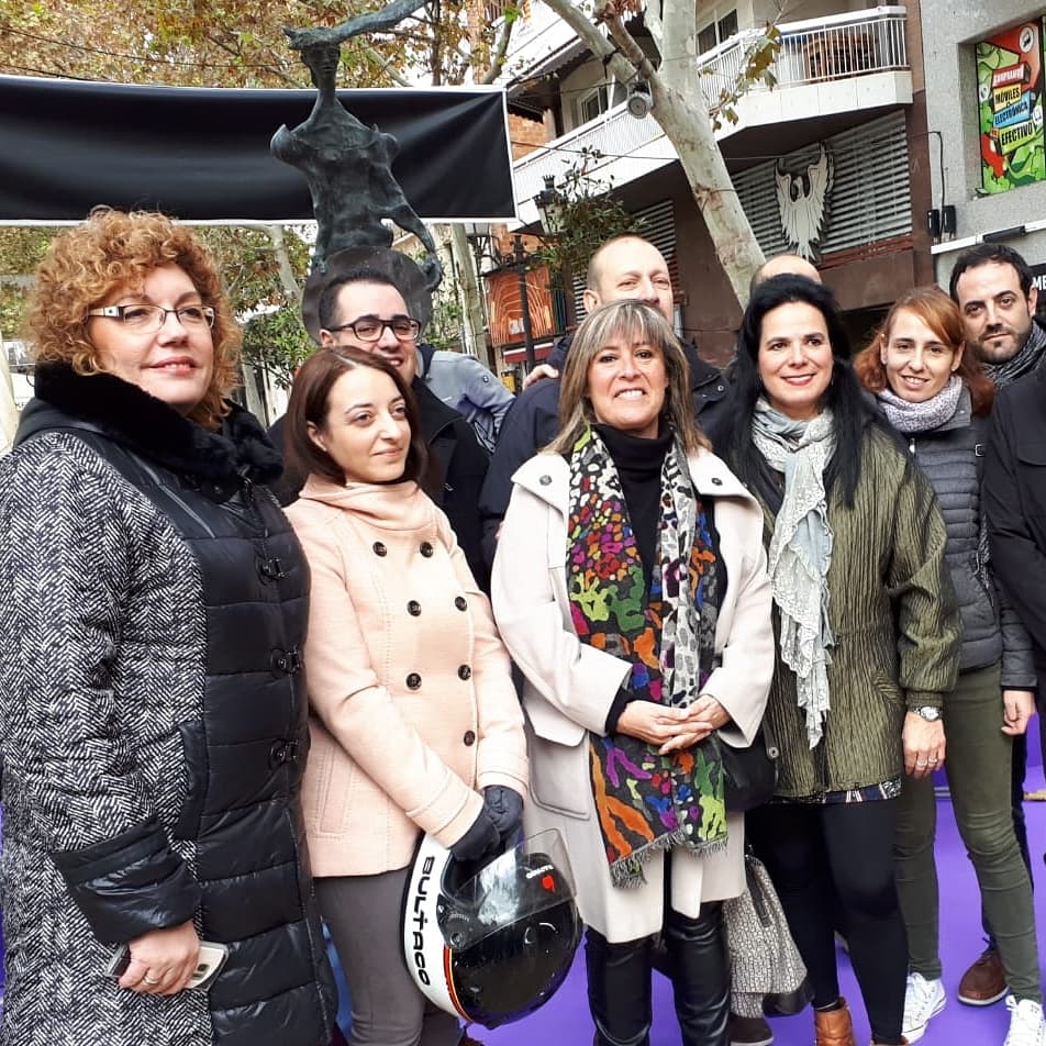 JordiMonros's tweet photo. #Onsomelshomes? Sempre junts al costat de les persones. Tots plegats treballant per eliminar la violència de gènere.
#NoésNo
#NiUnaMenys
#LliuresISensePor
#SumemTots
#SumemTotes
💜💛💜💛💜💛💜 https://t.co/k0FyUnBTBj