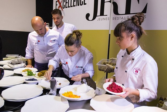 centroELIS's tweet photo. Le nostre ragazze di #safiELIS hanno partecipato all'evento enogastronomico #Excellence2018. 3 giorni di lavoro frenetico ed entusiasmante tra #foodinnovation e #chefstellati.
Qui alcuni scatti dell'evento: https://t.co/VSqBqxHCKH https://t.co/tEWp1FjRUr