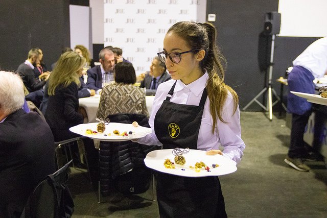 centroELIS's tweet photo. Le nostre ragazze di #safiELIS hanno partecipato all'evento enogastronomico #Excellence2018. 3 giorni di lavoro frenetico ed entusiasmante tra #foodinnovation e #chefstellati.
Qui alcuni scatti dell'evento: https://t.co/VSqBqxHCKH https://t.co/tEWp1FjRUr