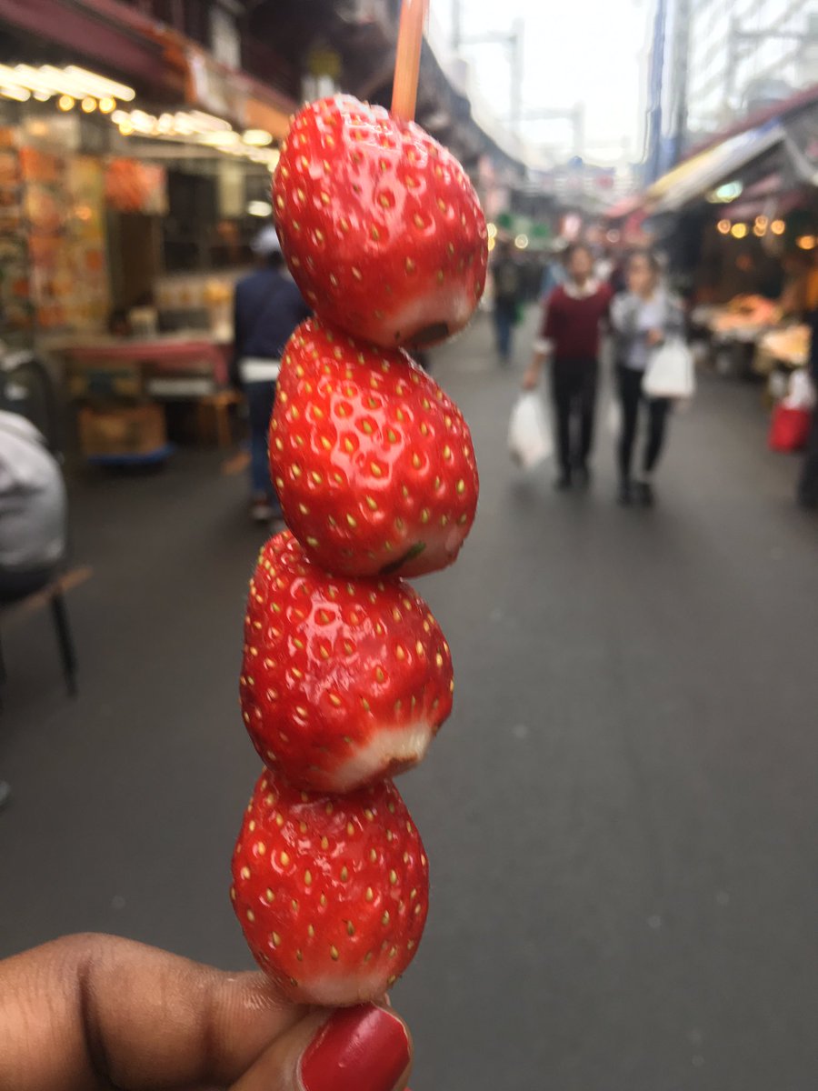 pelo_maphula's tweet photo. Healthy street snacks https://t.co/4wv7GAr4X9