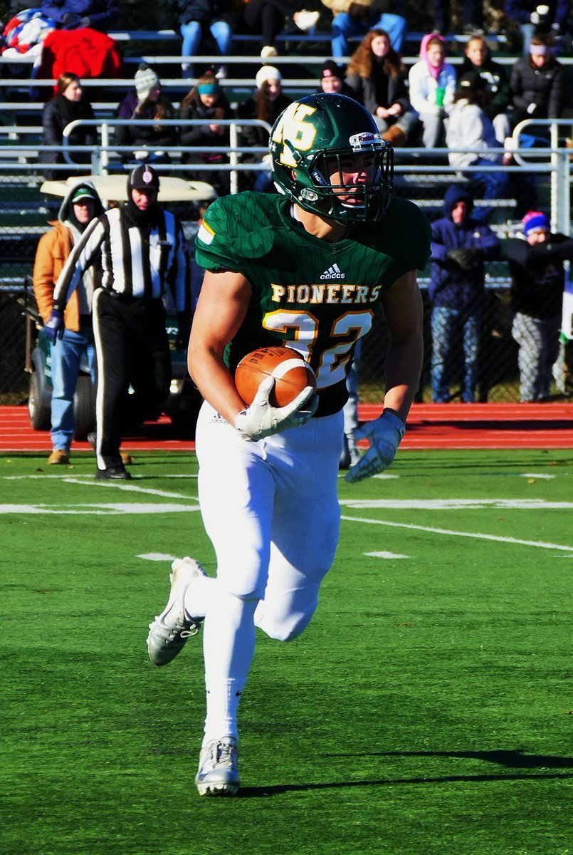 NANNPHOTO51's tweet photo. NJ HS Football Governor Livingston vs New Providence Thanksgiving game Photos & digital at https://t.co/ex6QCy9kKN #NJHSfootball #njfootball #NPHSAthletics #GLFootball #GovernorLivingstonHS #NewProvidenceHS #GLAthletics #Devils_Fan1978 https://t.co/YDs7qdEchN