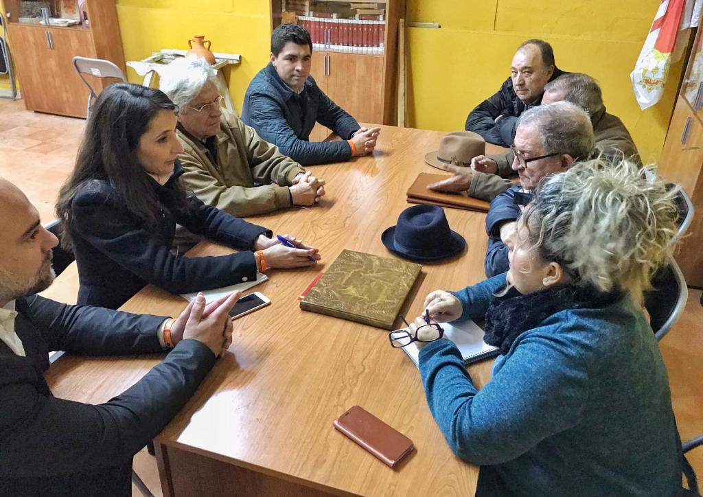 ondabailen's tweet photo. Reunión de Ciudadanos con la Plataforma Pro Residencia https://t.co/lqJE6agoAj https://t.co/xxKP6z2Cxo