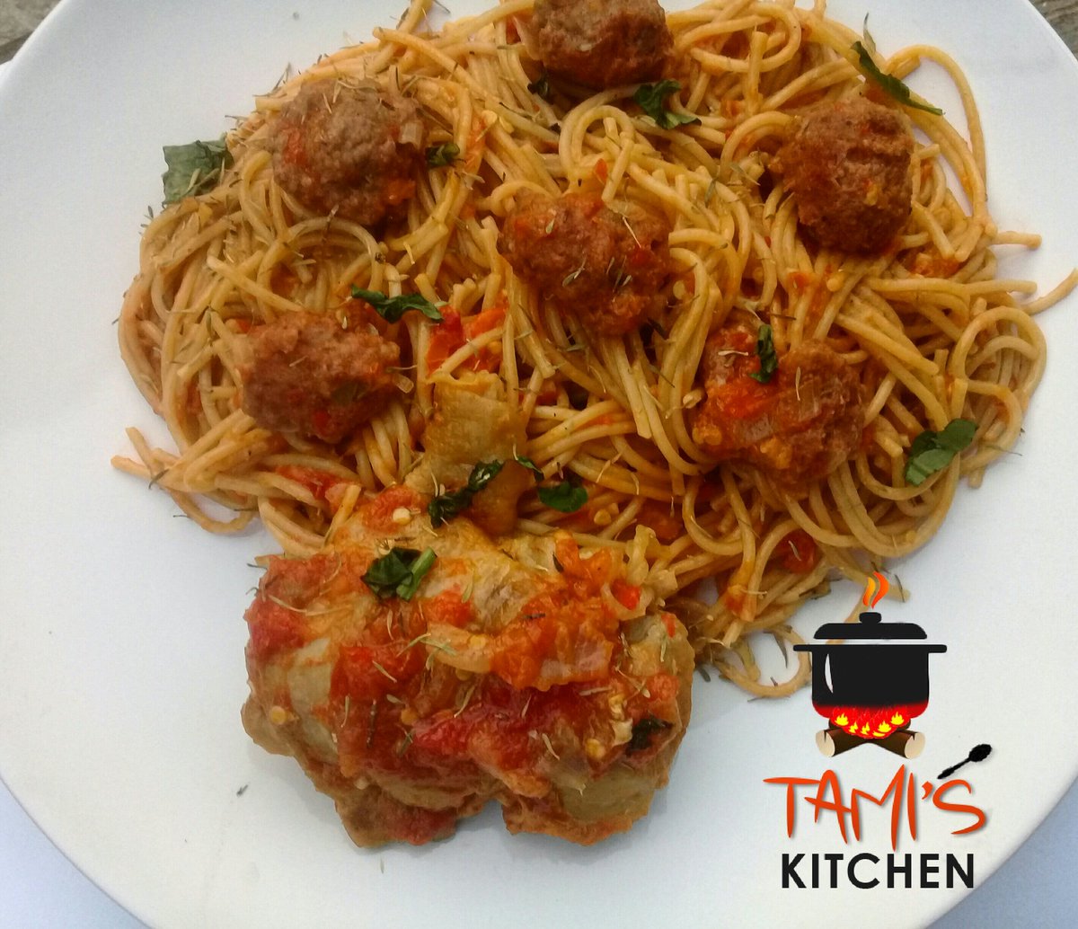 ThechefTami's tweet photo. I'm a chef. I make awesome dishes and cater for your general food needs and also provide various soup bowls for your tummy's delight. Please help me retweet, i know my customers are on your TL. Edakun, please dear. 😩😊 https://t.co/d9tL5UvNus