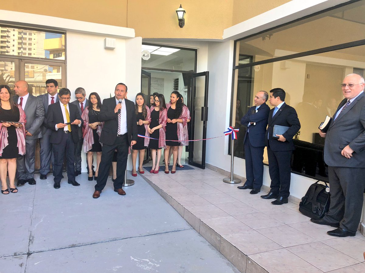 LuisVelasquez9's tweet photo. Pr. @brunoraso Vice Presidente de la @iasdsudamerica al inaugurar el salón auditorio de la @iasd_anch 
“Todos somos llamados a ser constructores y a la vez centinelas” Nehemías @iasdchile “Uds están aquí para dar vida, para hacer la obra  De Dios” https://t.co/YXcVIYbXls