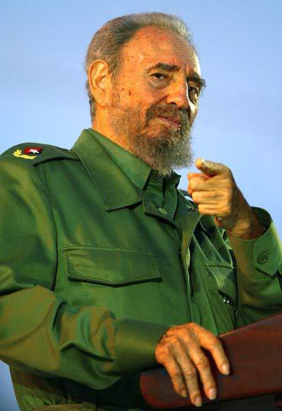 aranelis3's tweet photo. Siempre en la primera línea durante el paso de un huracán, en los combates de Playa Girón, con los deportistas, estudiantes, pioneros, en los hospitales, en fin, con el pueblo. Por eso, #Fidel siempre está presente.  #HastaSiempreComandante 
@embacuba_ecuad 
@brigadacubanae https://t.co/t2brp6CPni