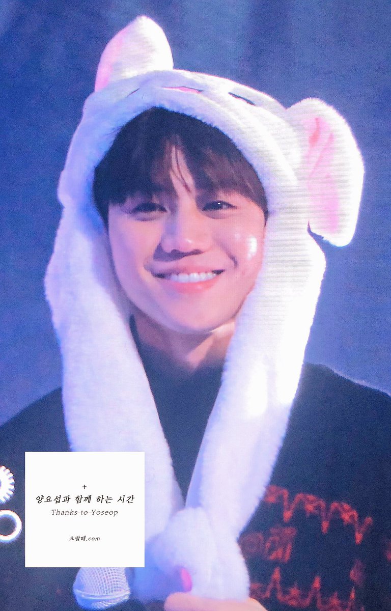 _yomam's tweet photo. 181125 :: 하이라이트 OUTRO 콘서트 #요섭

양토끼 슨샌님!!!🐰💕💕💕

#양요섭 #하이라이트 https://t.co/VHvXs6M0pN