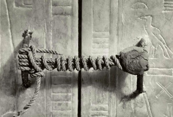 QldMaan's tweet photo. The unbroken seal on #Tutankhamun’s Tomb untouched for 3245 years [1922] https://t.co/H0F2lO3nzw