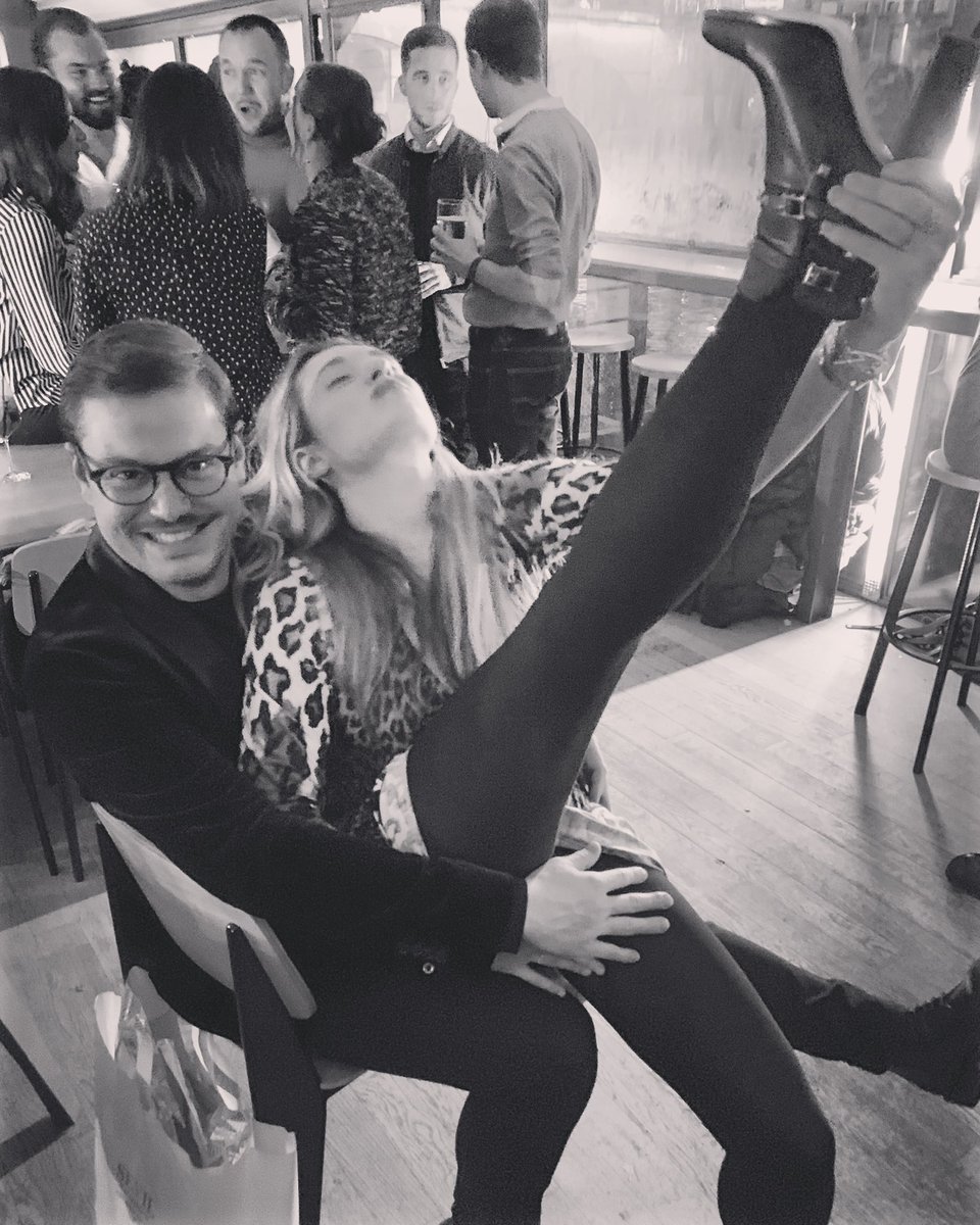 joelsanto_'s tweet photo. Joyeux anniversaire, Ma Belle 🖤❤️ #Talonaiguille #anniversaire #lolo #friends #happy #birthday 📷 by Véronica @LaureneFerran https://t.co/d1HC7v9fIg