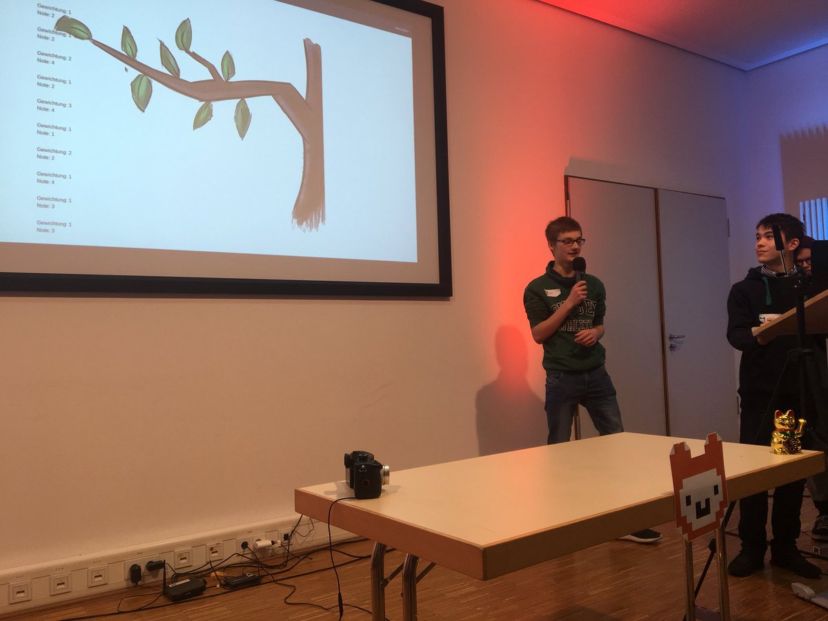 jhacktulm's tweet photo. „Warum Kopfrechnen, wir können doch programmieren!“ – Kopfrechnen ist schon okay, aber jedenfalls kann Manabu die eigenen Schulnoten erfassen und auf einen Blick den Notenschnitt zeigen. #jhacktulm #jugendhackt https://t.co/8oHXz9JSRE