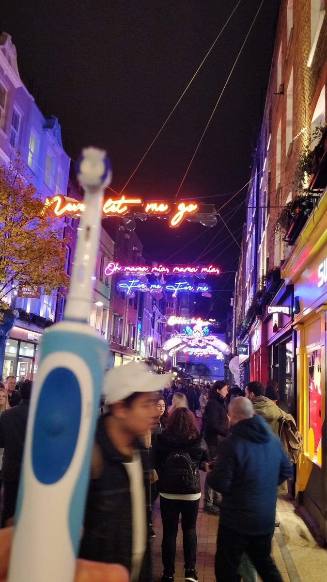 ChloeAbbott14's tweet photo. Fuming at my sister when she accidentally took my toothbrush to London, she took it on a day out to torment me, wtf am I related to https://t.co/8Okj1GmlZO