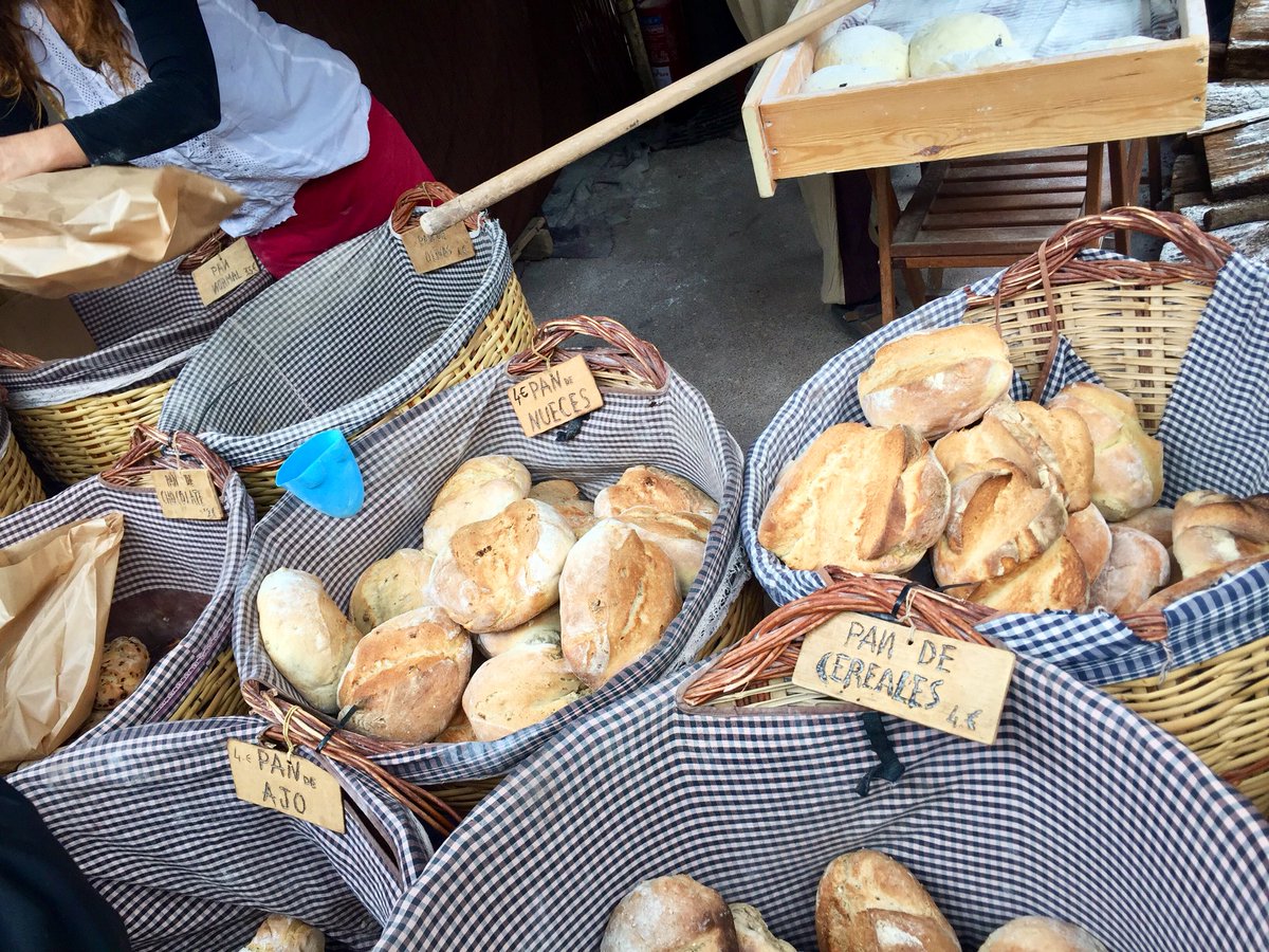 rguez_musica's tweet photo. #Viladecans ha tornat aquest cap de setmana a l’edat mitjana amb el @Mercatmedieval : cavallers, antics oficis, vins, formatges, embotits, pans artesans, atraccions sense electricitat... https://t.co/ZPoMgvoLTJ