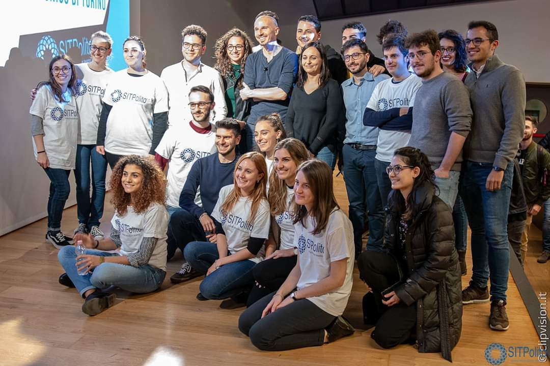 Con un grande team tutto è possibile! 

Grazie a tutti i ragazzi di <a href="/SITPolito/">SITPolito</a> che hanno organizzato l'evento, a <a href="/montemagno/">Marco Monty Montemagno</a> ed il suo staff per la disponibilità e la grande professionalità. 

Voglio ringraziare anche il Professor <a href="/Paolo_Landoni/">Paolo Landoni</a> per l'attenzione dimostrata.