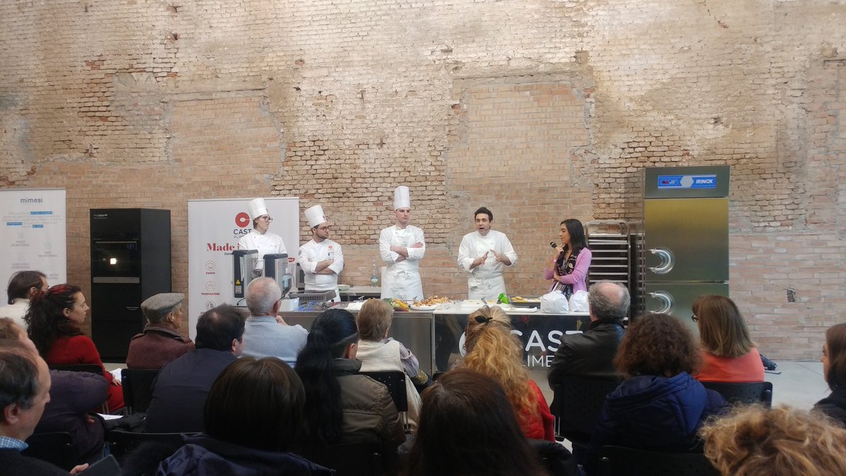 RistoDanielMil's tweet photo. Questa mattina a #IMaestridelPanettone abbiamo parlato di panettone dolce, salato e protagonista di ricette insolite. Perché il #panettone non è solo il dolce del #Natale, ma un simbolo della buona cucina italiana! 
@Panna975 @Danielcanzian https://t.co/tlXVfBhEG9