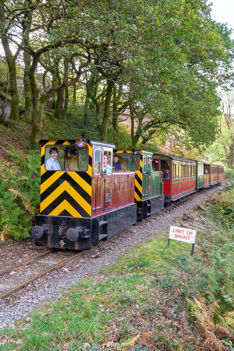 TalyllynNews's tweet photo. Locos No. 11 and 12 pretend to be steam engines.
#mixedtraction #dieselgoals #allsmokenosteam
πΈ = B Fuller https://t.co/DimPzSPkk1