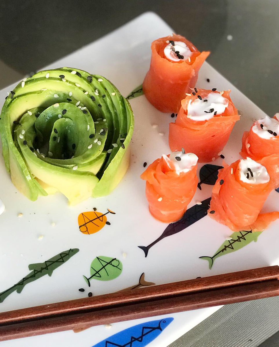BitsRuby's tweet photo. SUSHI π£ I made this βlil platter with smoked salmon ribbons & attempted my first βroseβ avocado π₯
Who loves sushi as much as I do? Itβs my favouriteπ Hope everyone is having a chilled Sunday!
#sushi #foodie #littlebitsofruby #medideli #sushiplatter #salmon #avorose #lunch https://t.co/hEPzHYimq1
