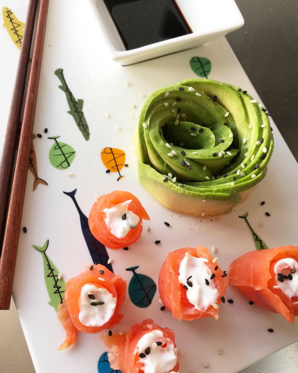 BitsRuby's tweet photo. SUSHI π£ I made this βlil platter with smoked salmon ribbons & attempted my first βroseβ avocado π₯
Who loves sushi as much as I do? Itβs my favouriteπ Hope everyone is having a chilled Sunday!
#sushi #foodie #littlebitsofruby #medideli #sushiplatter #salmon #avorose #lunch https://t.co/hEPzHYimq1