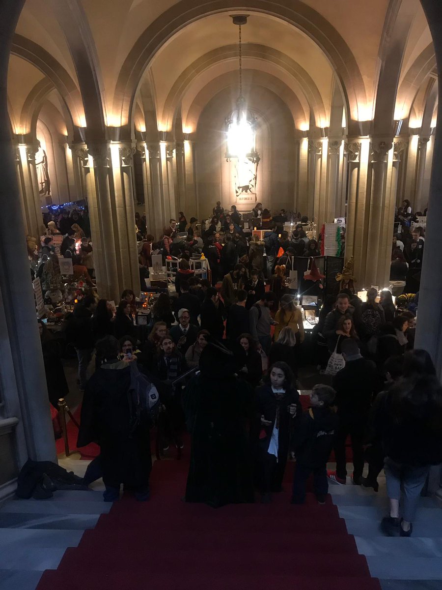 ElProfetaSpain's tweet photo. 2° día en la @bcnwitchmarket
#elprofeta #elprofetaspain #potter #potterhead #Pottercon #FantasticBeasts #witch #magic https://t.co/q2Gbi3ZiDf