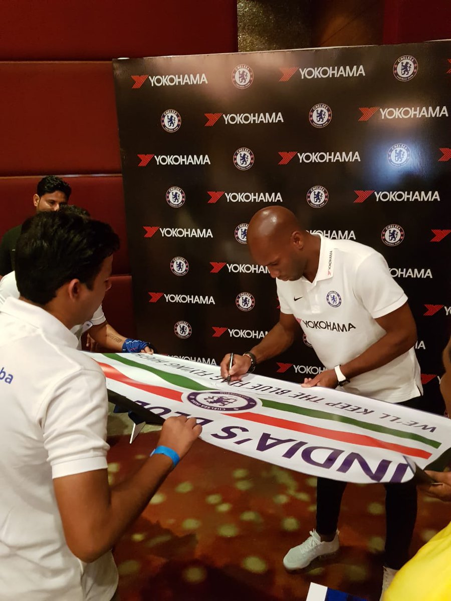ChelseaIndia's tweet photo. King @didierdrogba was kind enough to sign our banner. The unmatched joy of the lads can be seen in these snippets. You just can't beat this feeling. What a legend! #NamasteDrogba https://t.co/I9QVxavFKd