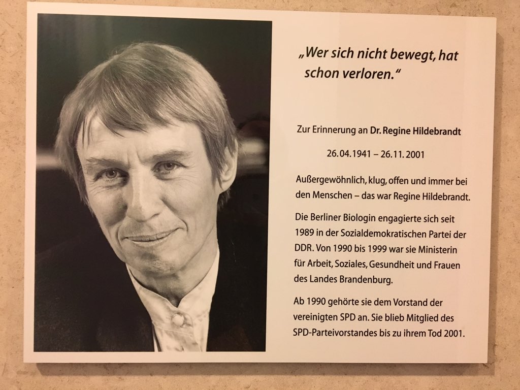 UdoMaar's tweet photo. Fundstück im Willy Brandt Haus: „wer sich nicht bewegt, hat schon verloren.“ So passend für #pathfinder18 #WirFeiernArbeit #derVeränderungsbegleiter https://t.co/5FGxViF0ib
