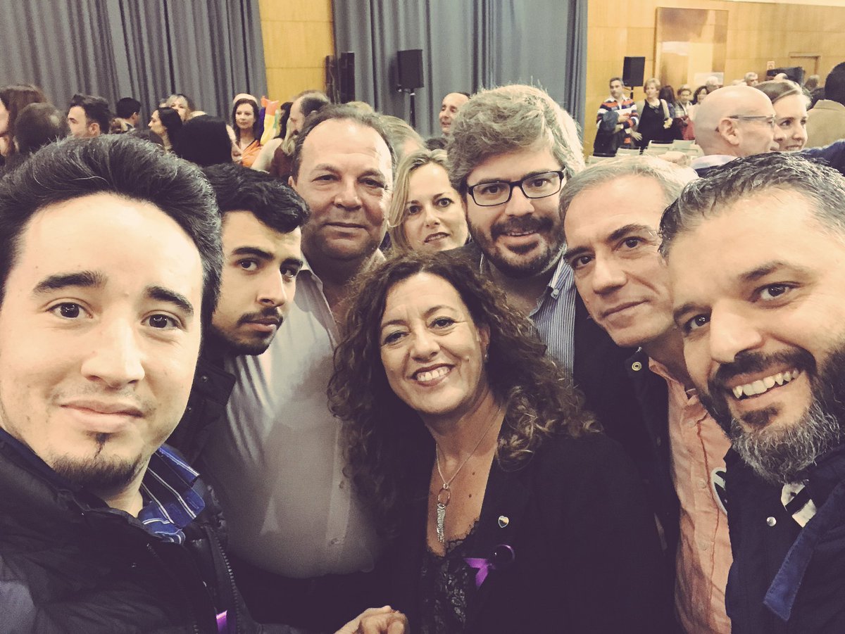 CsDosHermanas's tweet photo. @CsDosHermanas apoyando el #EncuentroCiudadano en @CsMalaga con @Albert_Rivera @JuanMarin_Cs @javierimbroda @InesArrimadas y compañeros de toda @Cs_Andalucia #AhoraSiCambio #AhoraSiCs #VotaCs 🍊🍊🍊 https://t.co/j0qRi6pD3f