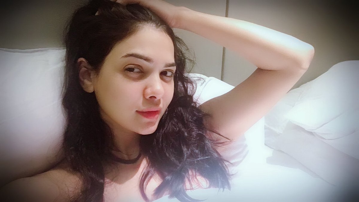 Sara Loren (@saraloren1) on Twitter photo 