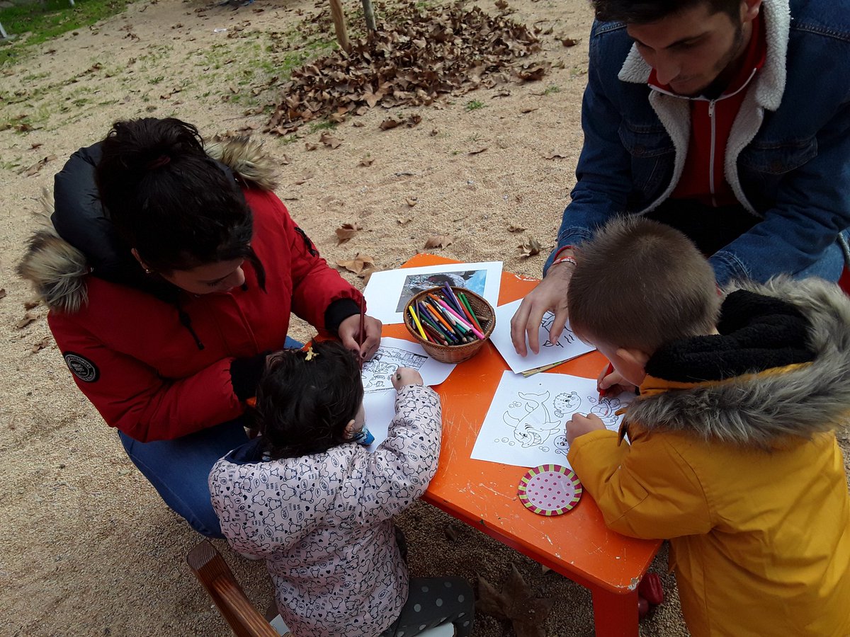 lacapsadelsjocs's tweet photo. És important concienciar als petits de la lluita per a l'eliminació de tot tipus de maltracte👨👩👧👦👨👩👦👦😻🐕🐶🌲🌴☘😘
#SAB #BARRILAMINA #PARCDELBESOS #25N https://t.co/0R9mXTjt8H