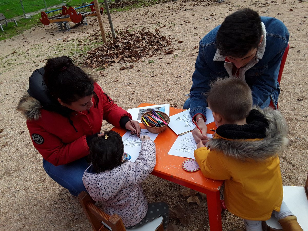 lacapsadelsjocs's tweet photo. És important concienciar als petits de la lluita per a l'eliminació de tot tipus de maltracte👨👩👧👦👨👩👦👦😻🐕🐶🌲🌴☘😘
#SAB #BARRILAMINA #PARCDELBESOS #25N https://t.co/0R9mXTjt8H