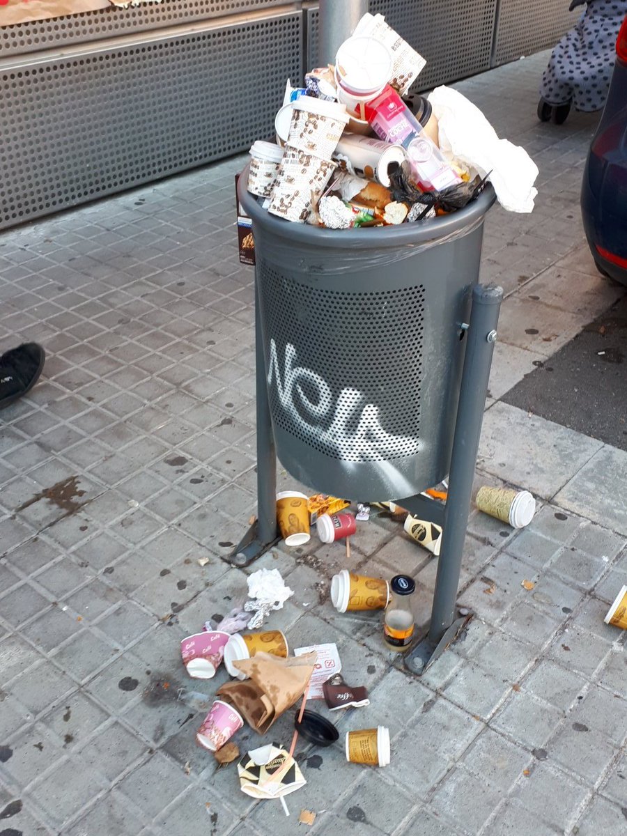 VicRemei's tweet photo. La paperera de REBUIG també AGOnitza... #AGOfilosofal #AGOEsplac18 https://t.co/KjBYAPghpe