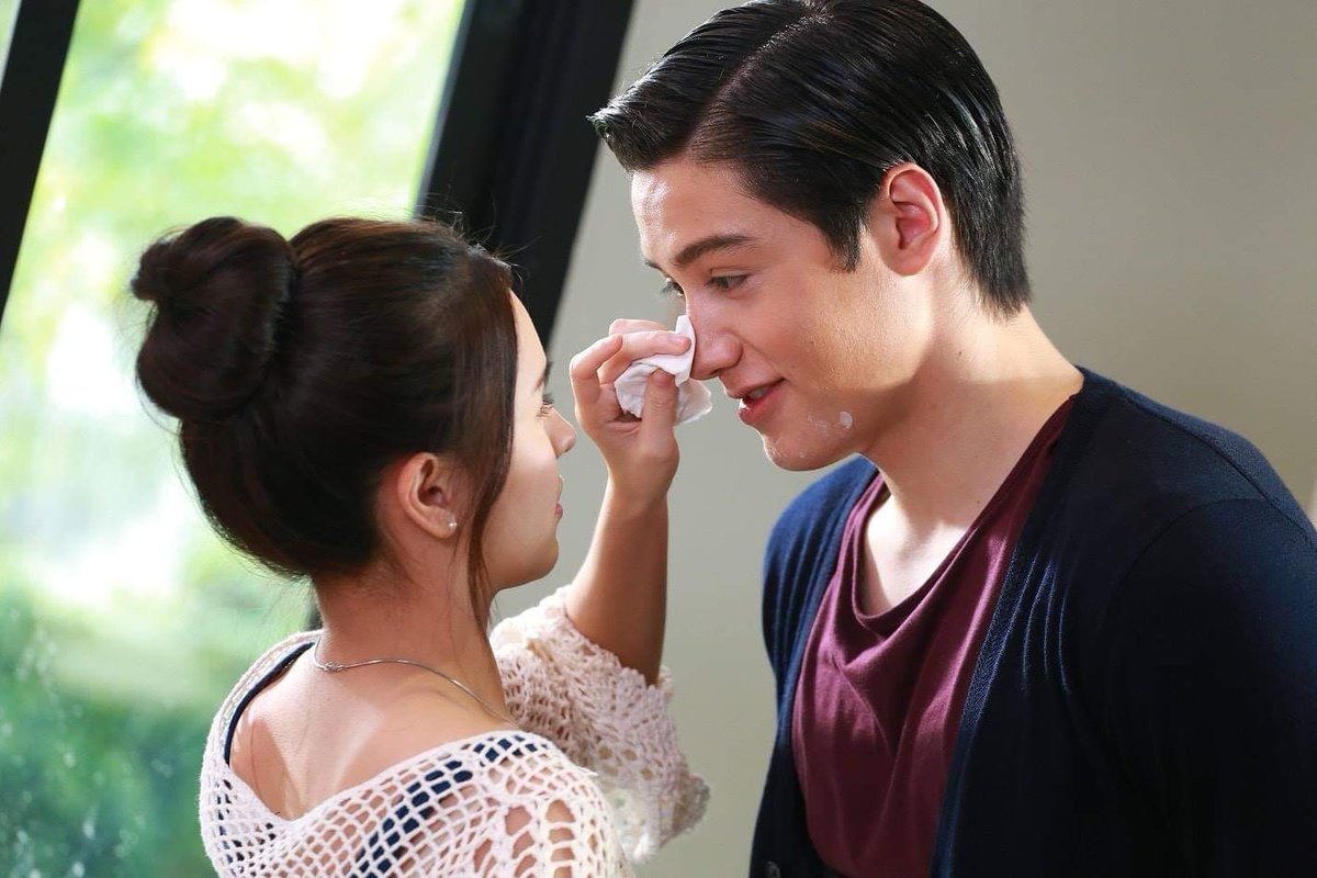 Ch3Thailand's tweet photo. "นวียา" และ "พาทิศ" ต้องผิดหวังในความรักทั้งคู่ ทำให้ทั้งคู่เปิดใจให้กันมากขึ้น

คืนนี้ ติดตาม รักพลิกล็อก เวลา 20.15 น. เปิดทีวี #ช่อง33 ดูสดไปพร้อมกันค่ะ #Ch3Thailand https://t.co/5QMnlOzB80