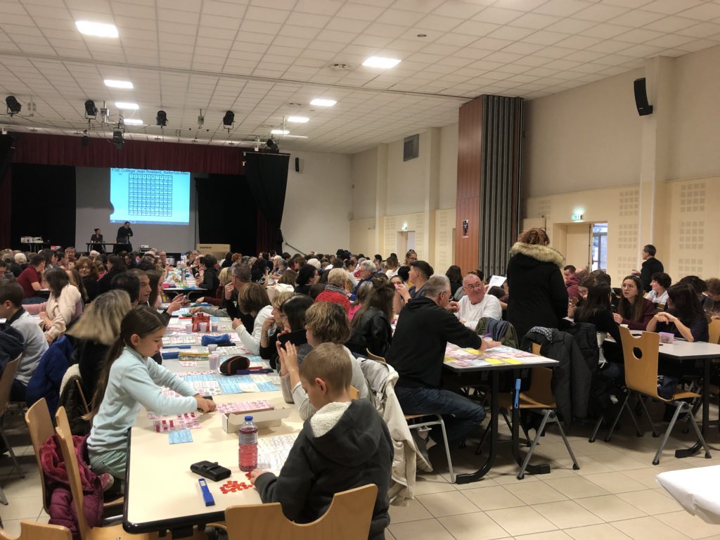 j_rostand03's tweet photo. Loto comité des œuvres sociales de Bellerive-sur-Allier et FSE collège Jean Rostand! Merci à tous les participants... https://t.co/lYBpfWR7Q5