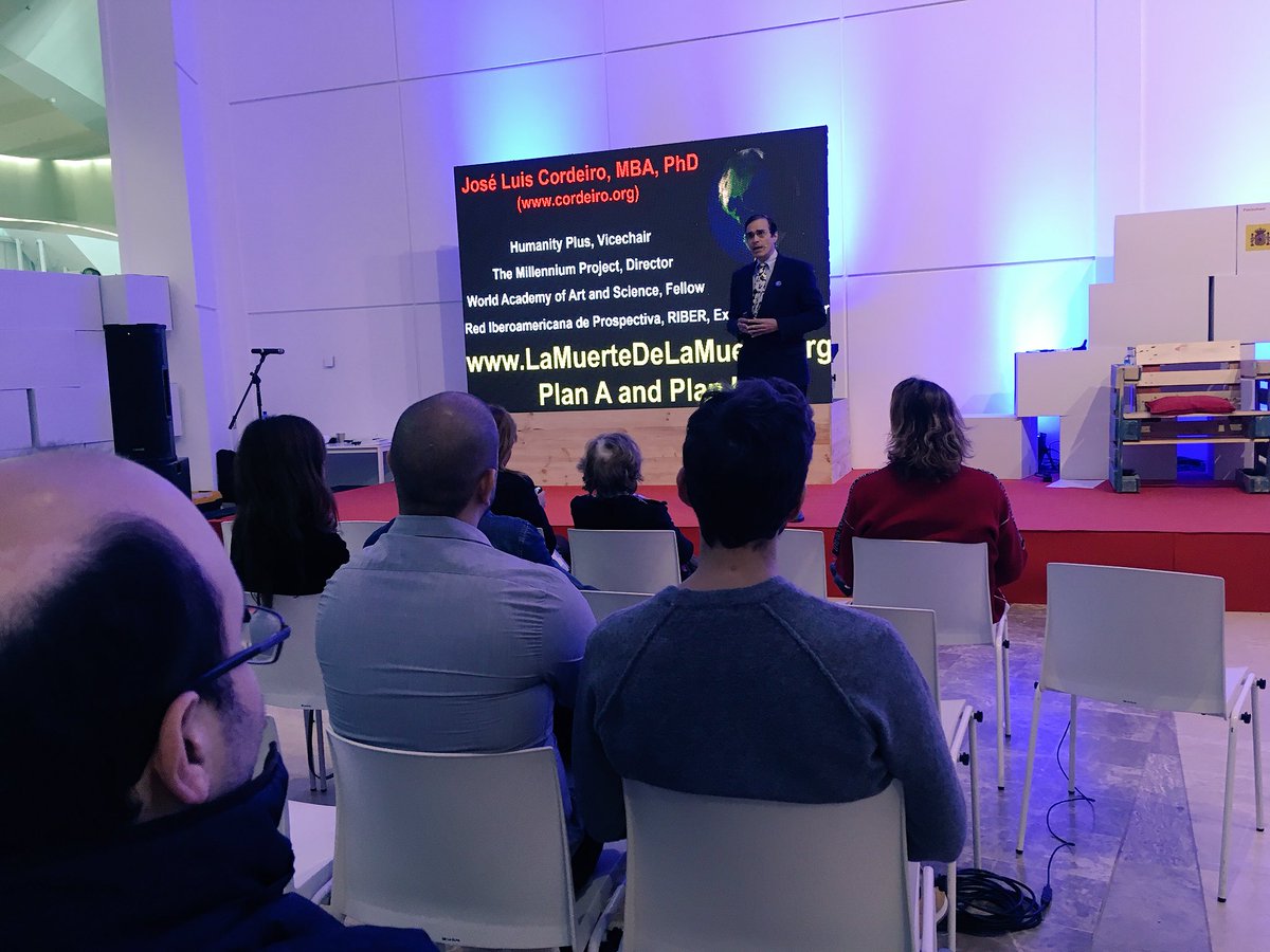 MAKERSGALICIA's tweet photo. Ahora mismo en el escenario @cordeiro hablando de la posibilidad de ser #amortal y de su libro La muerte de la muerte 😊 #MakerFaireGalicia
Agora mesmo no escenario Jose Luis Cordeiro falando da posibilidade ser amortal e do seu libro A morte da morte 😊 https://t.co/YJ25vxU9K6