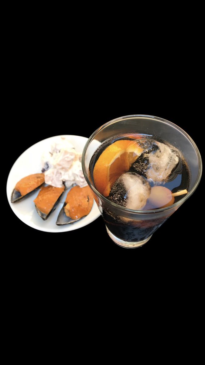 ITINEREtarraco's tweet photo. Els dissabtes i els diumenges alguns del nostres visitants que ens acompanyen a la visita guiada Descobreix #Tarragona demanen fer-la #tarragoníssima amb un vermut al #bartoful. https://t.co/GAbWDW8rPr