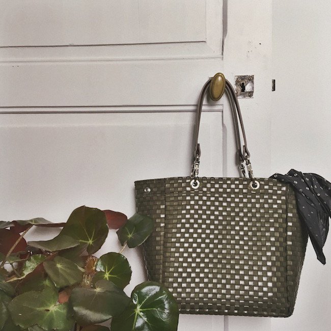 NEW POST | Coup de coeur créateur ... Et jeu concours ! Remportez ce sac que j'ai intégralement personnalisé sur mon compte Insta ! <a href="/FrancoisRenier/">FrançoisRénierParis</a> 
sliceoffashionlife.fr/2018/11/coup-d…