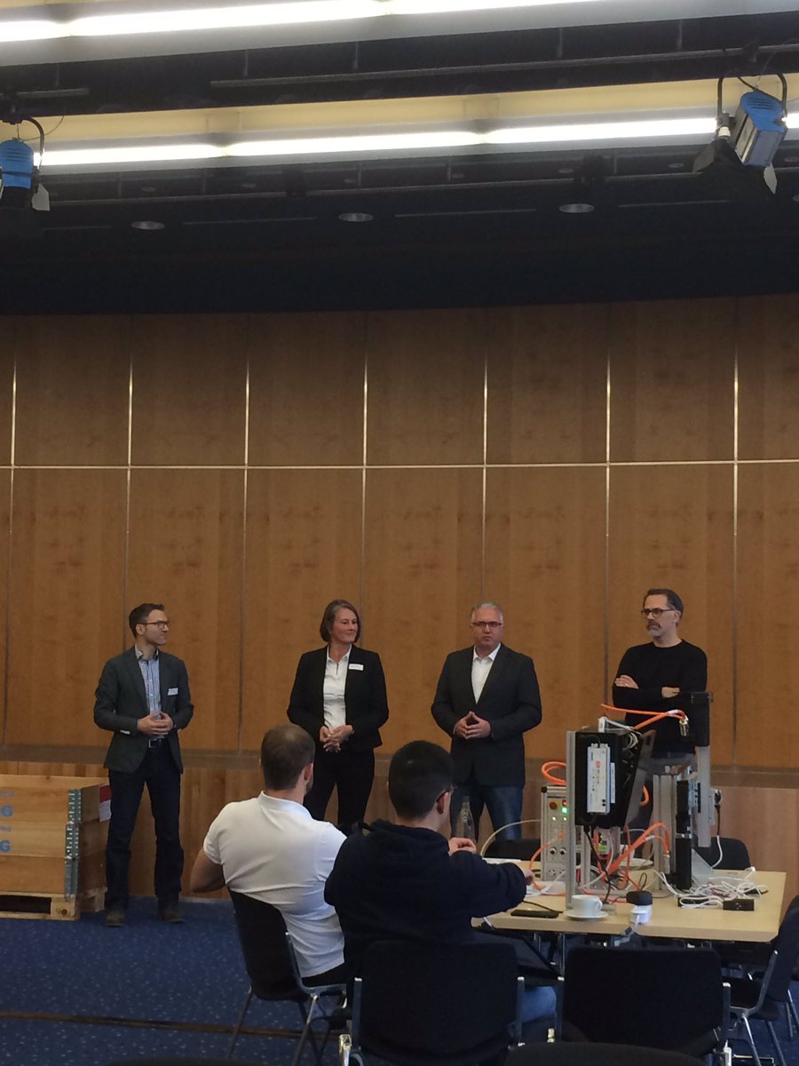 HannahOberdorf's tweet photo. Der erste #automationhackathon hat begonnen. Wir wünschen den Teams viel Spaß & Erfolg! @spsipcdrives https://t.co/az5aV7aFVQ