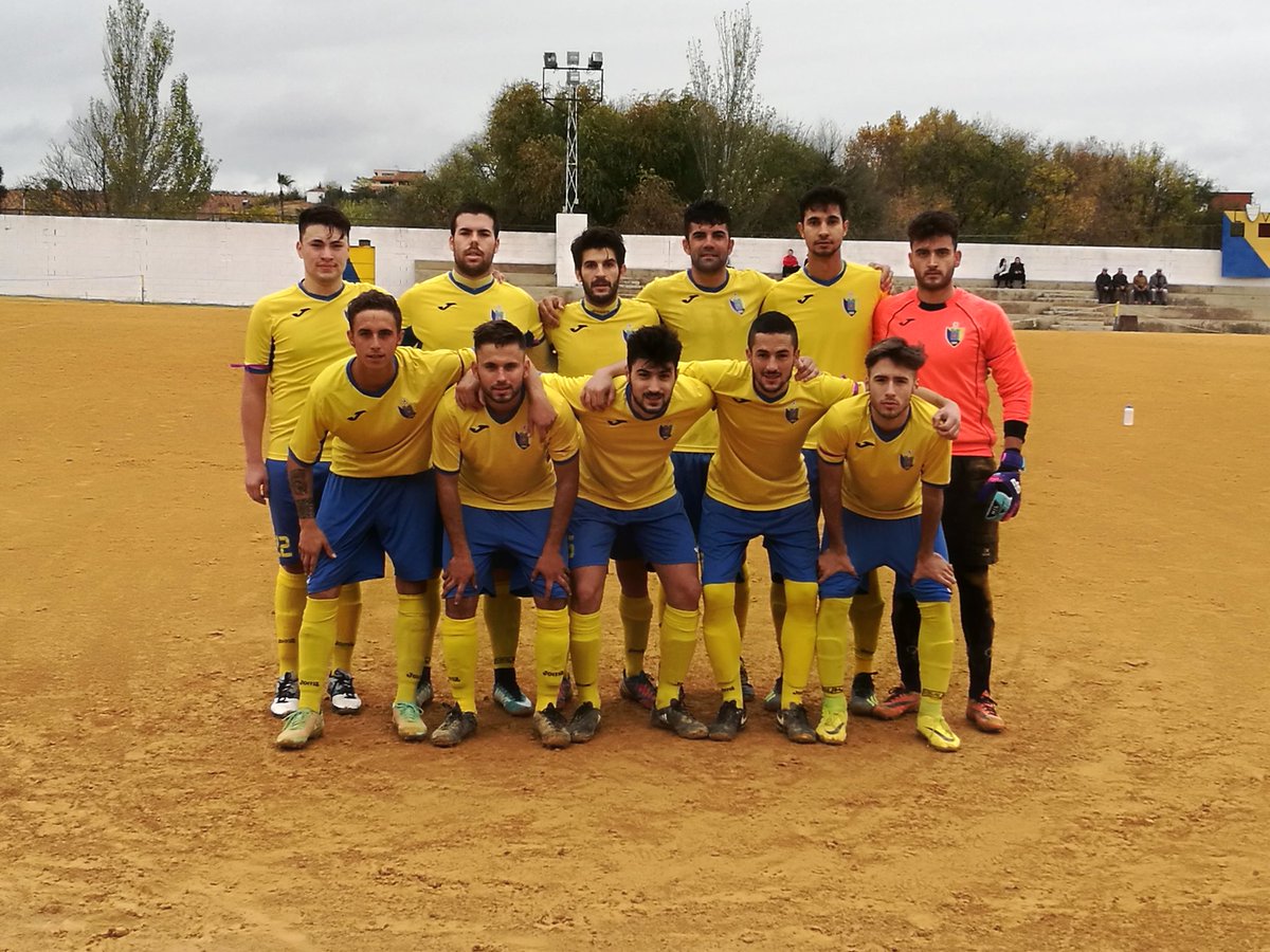 SolanaEMD's tweet photo. Final en el Arnés Luna de Solana. Acabó el derbi con victoria local. 

@SolanaEMD 5 (@Casallo_ruben @ntoniotrigo8 @Ivan_AC_0612 @mode_callejon @17_jmacias)
@emdaceuchalb 2
Dasear a los amigos piporros un buen viaje a casa, ha sido un lujo recibiros y nos vemos a la vuelta https://t.co/lJKKyK933a